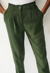 Next REGULAR FIT - Pantaloni - khaki green