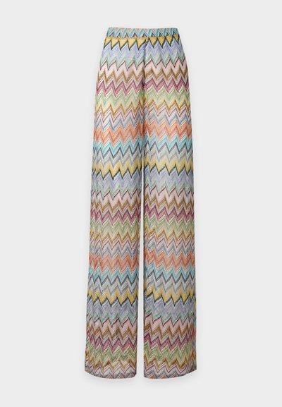 Pantalon à jambes larges avec un motif zigzag coloré dans des nuances de vert, bleu, orange, jaune et violet sur un fond clair.