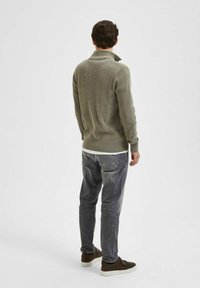 Selected Homme HIGH NECK - Džemperis - vetiver
