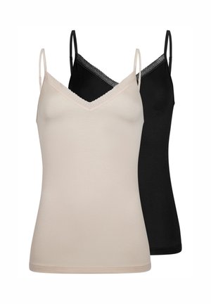 Zwei Damenunterhemden mit V-Ausschnitt und feiner Spitzenborte sowie dünnen Trägern, eines in Beige und eines in Schwarz, übereinander auf weißem Hintergrund gelegt.