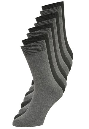 Dix paires de chaussettes dans des nuances de gris variées. Bords côtelés, texture douce, longueur moyenne et construction sans couture au niveau des orteils.