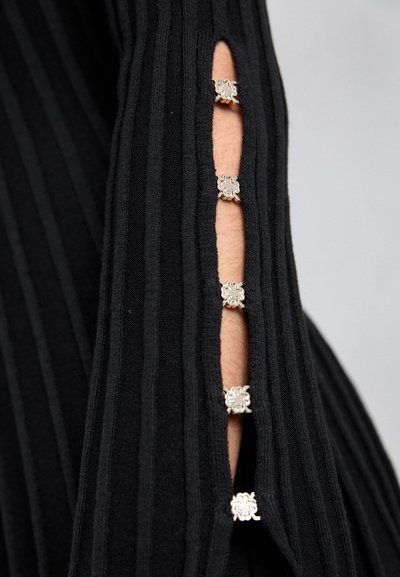 Maje RAFFIE - Rochie tricotată - noir