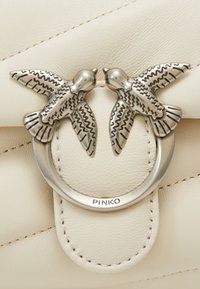 Pinko LOVE BABY - Skulderveske - white