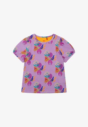 T-shirt met korte mouwen in paars, met een levendig patroon van vogels en bloemen. Gemaakt van zachte stof, met een ronde hals en kleurrijke accenten.