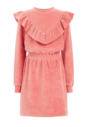 Różowa sukienka z długim rękawem z prążkowanego weluru, z elastyczną talią i falbankowym detalem w kształcie litery V na wysokości piersi i ramion.