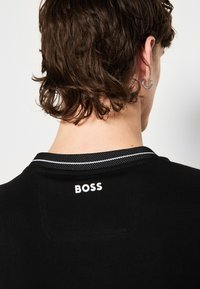 BOSS TEE - Paprasti marškinėliai - black