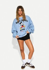 Bershka - MICKEY MOUSE PRINT - Sweatshirt - light blue Thumbnail-Bild 1