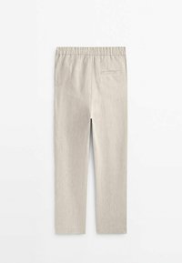 Lichtbeige broeken met een elastische tailleband, rechte pasvorm en een enkele zak aan de achterkant, gemaakt van een gestructureerde, lichte stof.