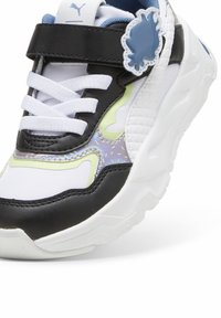 Puma X TROLLS TRINITY - Sneaker low - white black cool cucumber