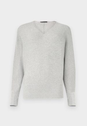 Világosszürke hosszú ujjú kötött pulóver finom V-alakú bevágással a nyakkivágásnál, bordázott mandzsettákkal és szegéllyel.