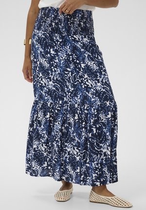 Fustă maxi cu model floral în bleumarin și alb, cu talie elastică tip smock și tiv cu volănașe, realizată dintr-un material ușor.
