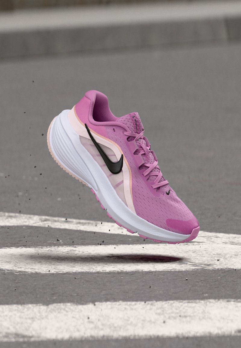 Nike PerformanceDOWNSHIFTER 14 - Väglöparskor - light magenta/black/off noir/white/pearl pink/orange pulse