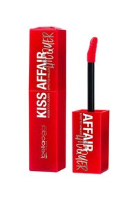 Rossetto liquido rosso in un tubetto quadrato e lucido. Presenta testi bianchi e argentati "Kiss Affair" e "Effetto Vinyl". Include un pennello applicatore morbido.