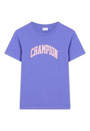 Lila Baumwoll-T-Shirt mit kurzen Ärmeln, rundem Ausschnitt und dem Wort "CHAMPION" in einem pinken Muster auf der Vorderseite.