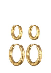 Boucles d'oreilles en or en forme de créole avec un design texturé et organique. Le set comprend deux paires : petite et grande, les deux avec une finition martelée.