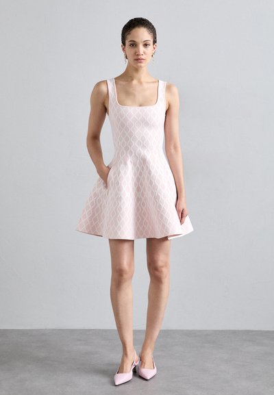 Maje RUSSEL - Džersejové šaty - rose pale