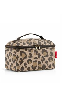 Bolsa de maquillaje con estampado de leopardo, base color beige, manchas marrón oscuro, forma rectangular, doble cremallera dorada y asa de tela marrón.