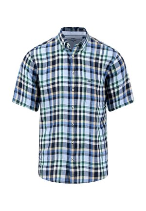 Kurzärmeliges Hemd zum Knöpfen mit blauem, grünem, weißem und beigem Karomuster und einer kleinen Brusttasche auf weißem Hintergrund.