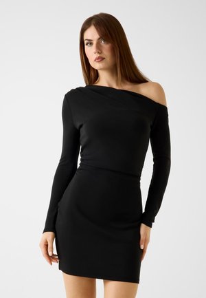 ONE-SHOULDER - Etuikleid - schwarz
