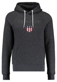 Sudadera gris oscura con bolsillo canguro frontal, cordones blancos y logo de GANT con emblema de escudo rojo, blanco y azul en el pecho.