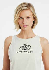Protest PRTKUHLI - Top - kitoffwhite