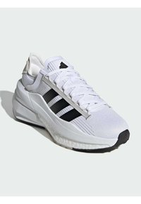 adidas Performance AVRYN X - Zapatillas de entrenamiento - cloud white   core black   grey one
