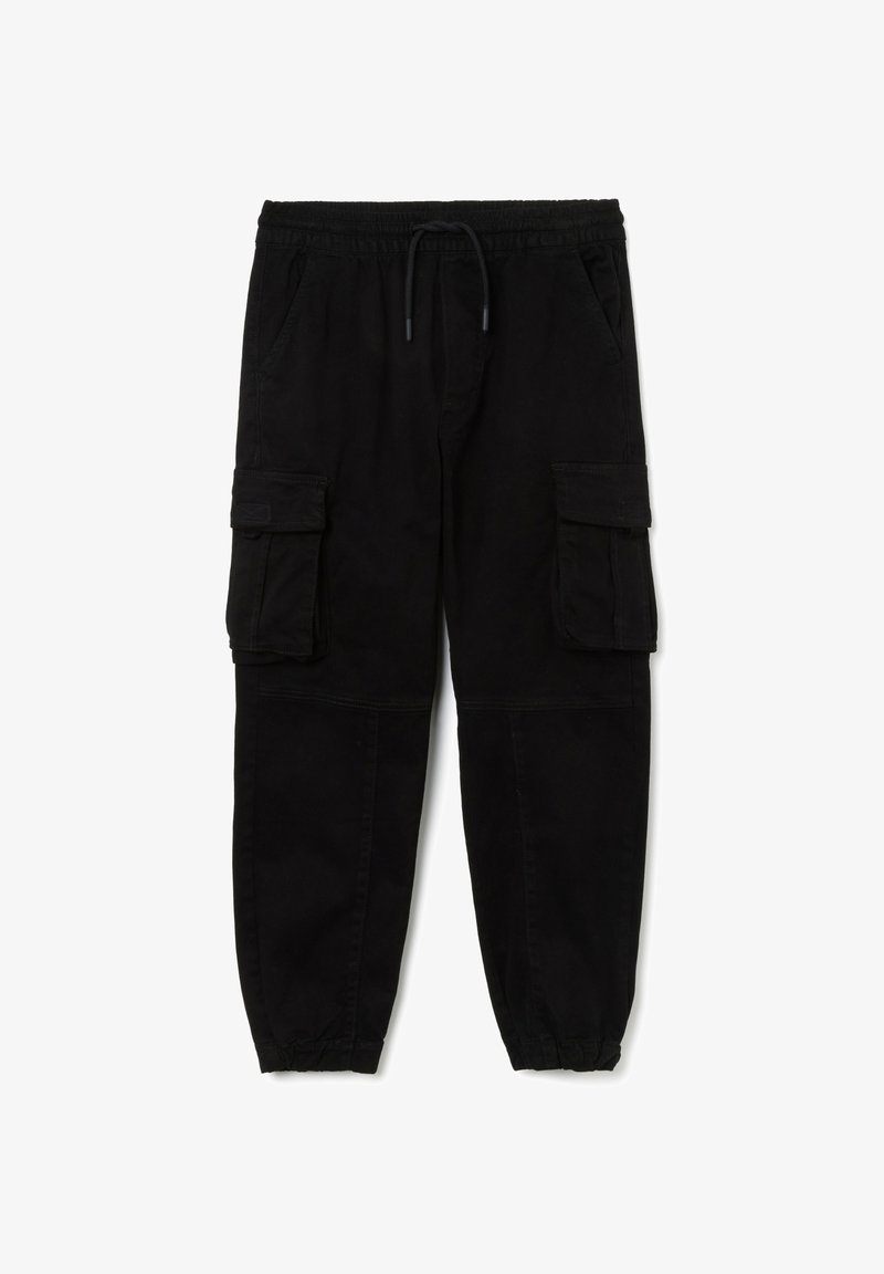 Pantalones cargo negros con cintura elástica, cierre mediante cordón, bolsillos laterales y de carga, piernas ajustadas y puños acanalados. Tejido de algodón.