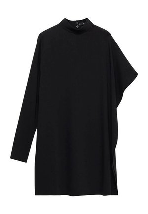 Črna tunika z visokim ovratnikom in dolgimi rokavi ter asimetričnim robom. Mehka tkanina z gladko teksturo, ki ima stranski razporek in zaponko na vratu.