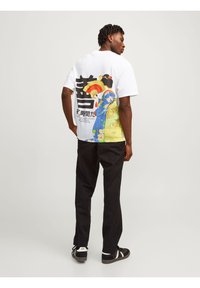 Jack & Jones JORTOKYO MARKET TEE  CREW NECK - T-shirts med print - bright white print:black script