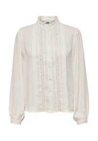 Weißes Bluse mit langen Ärmeln, hohem Rüschkragen, Knopfverschluss, Spitzenverzierungen und strukturiertem Stoff. Merkmale sind geraffte Manschetten und senkrechte Streifen.