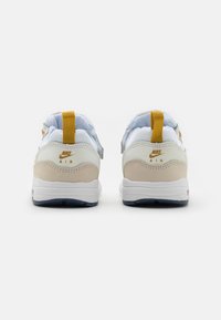 Nike Sportswear AIR MAX 1 EASYON - Sneakers basse - white/light orewood brown/midnight navy