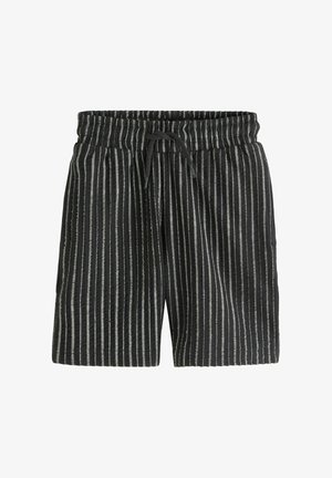 Mustad lühikesed püksid valgete vertikaalsete triipudega, elastse vöökohaga ja ees nööriga, valgel taustal eksponeeritud.