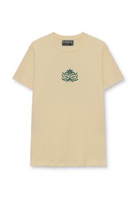 Camiseta de algodón beige con cuello redondo, mangas cortas y un diseño floral bordado en verde oscuro en el pecho. Textura suave.
