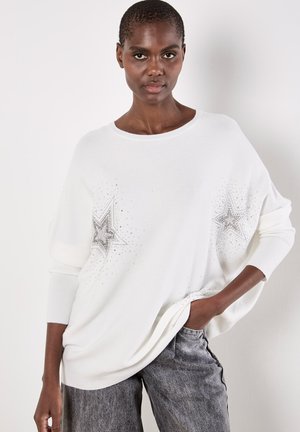 STUD STAR BATWING  - Pullover - white