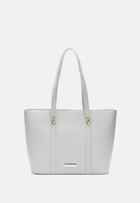Světle šedá taška přes rameno z texturované umělé kůže. Má dva horní úchyty a zlaté kovové doplňky. Jednoduchý, obdélníkový tvar.