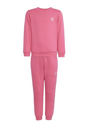 Rosa sweatshirt och joggers-set tillverkat av mjukt material. Funktioner ribbade mudd, elastisk midja och vitt logotyp på bröstet och benet.