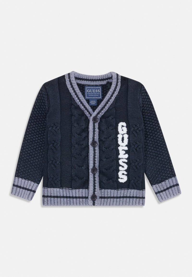 Laivastonsininen neulecardigan, jossa on teksturoituja kuvioita, kaapelikudontaa ja harmaita yksityiskohtia. Ominaisuuksiin kuuluvat v-pääntie, napitus ja brodeerattu logo.