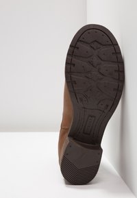 Pavement CHRISTINA  - Botine clasice - tan