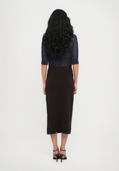 Victoria Beckham BUTTON DETAIL MIDI SKIRT - Kynähame - dark chocolate