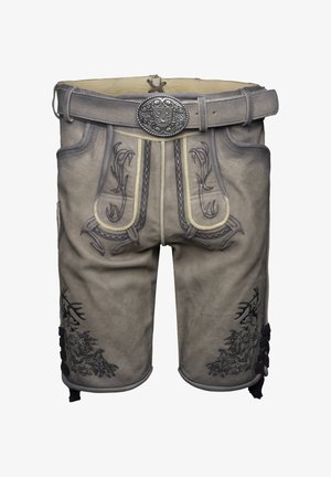 Leren shorts in lichtgrijs met decoratieve hertengeweien borduursels. Heeft een riem met een metalen gesp en zijveters voor het aanpassen van de pasvorm.