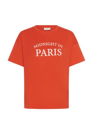 T-shirt di cotone arancione con maniche corte, caratterizzato da del testo bianco che recita "MIDNIGHT IN PARIS" in un design ad arco sulla parte anteriore.