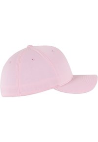 Roze baseballpet van katoen, met een gestructureerd ontwerp, gebogen rand en zes ventilatieopeningen. Glad oppervlak overal.
