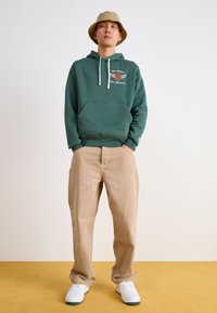Nike Sportswear CLUB - Sweatshirt - vintage green