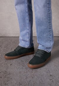BARGE - Sapatilhas - green