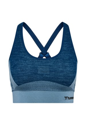 Blauer nahtloser Sport-BH mit breiten Trägern, die sich am Rücken kreuzen, strukturierten Strickmustern und kleinem schwarzem Markenlogo am unteren rechten Bund.