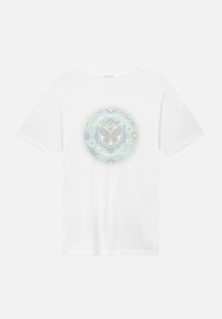 Weißes Baumwoll-T-Shirt mit einem runden grafischen Design in Blau und Grün, mit einem zentralen Emblem und Text entlang der Ränder.