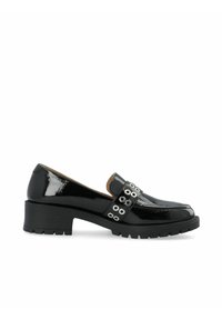 Mocassins à talon carré en cuir verni noir avec un bout arrondi, dotés d'accents de rivets en argent sur la sangle et d'une semelle texturée.
