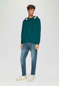 s.Oliver MIT CREWNECK LOGO-DETAIL - Základné tričko - petrol