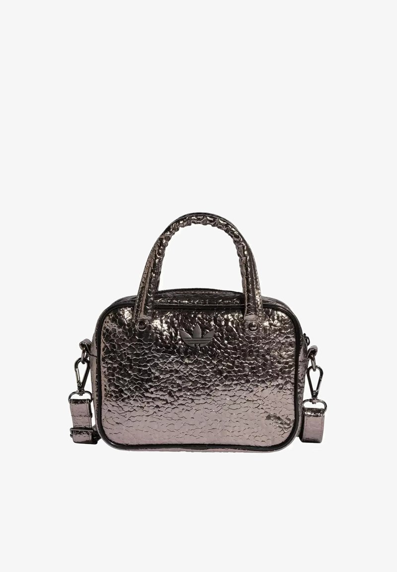 Piccola borsa metallizzata dalla texture, con doppi manici, tracolla removibile e logo Adidas trefoil sul davanti.