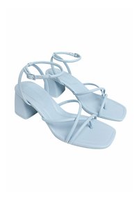 Stradivarius Sandaalit nilkkaremmillä - blue